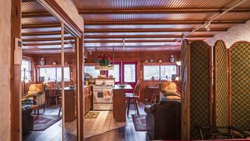 Studio Suite, Private Bathroom (Zelda's Studio)