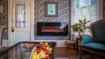Suite, eigenes Bad (Sarah Bernhardt, 1880s Cliff Cottage)