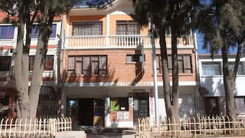 Mặt tiền nơi lưu trú