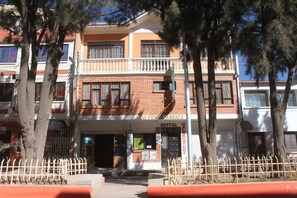 Front of property - Hostal Coronel Pedro Arraya - Hostel (Tupiza)