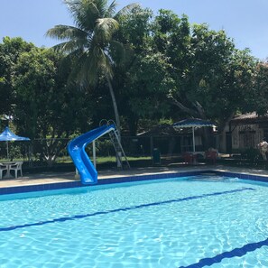 Utomhuspool