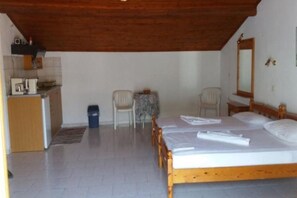 Room - Alekos Pension (SAMOS)