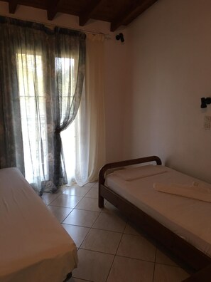 Room - Alekos Pension (SAMOS)