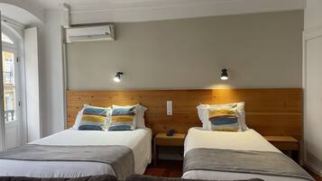 Suite – junior, balkong | Blendingsgardiner, ekstrasenger (mot et tillegg) og wi-fi (inkludert)