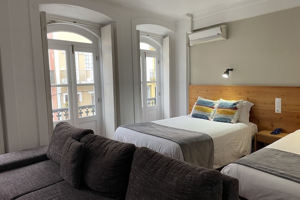 Juniorsvit - balkong | 1 sovrum, mörkläggningsgardiner, extrasängar och gratis wi-fi