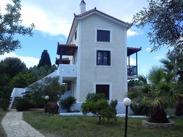 ด้านหน้าที่พัก