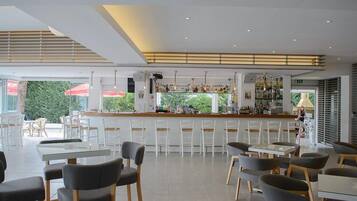 Bar (en la propiedad)