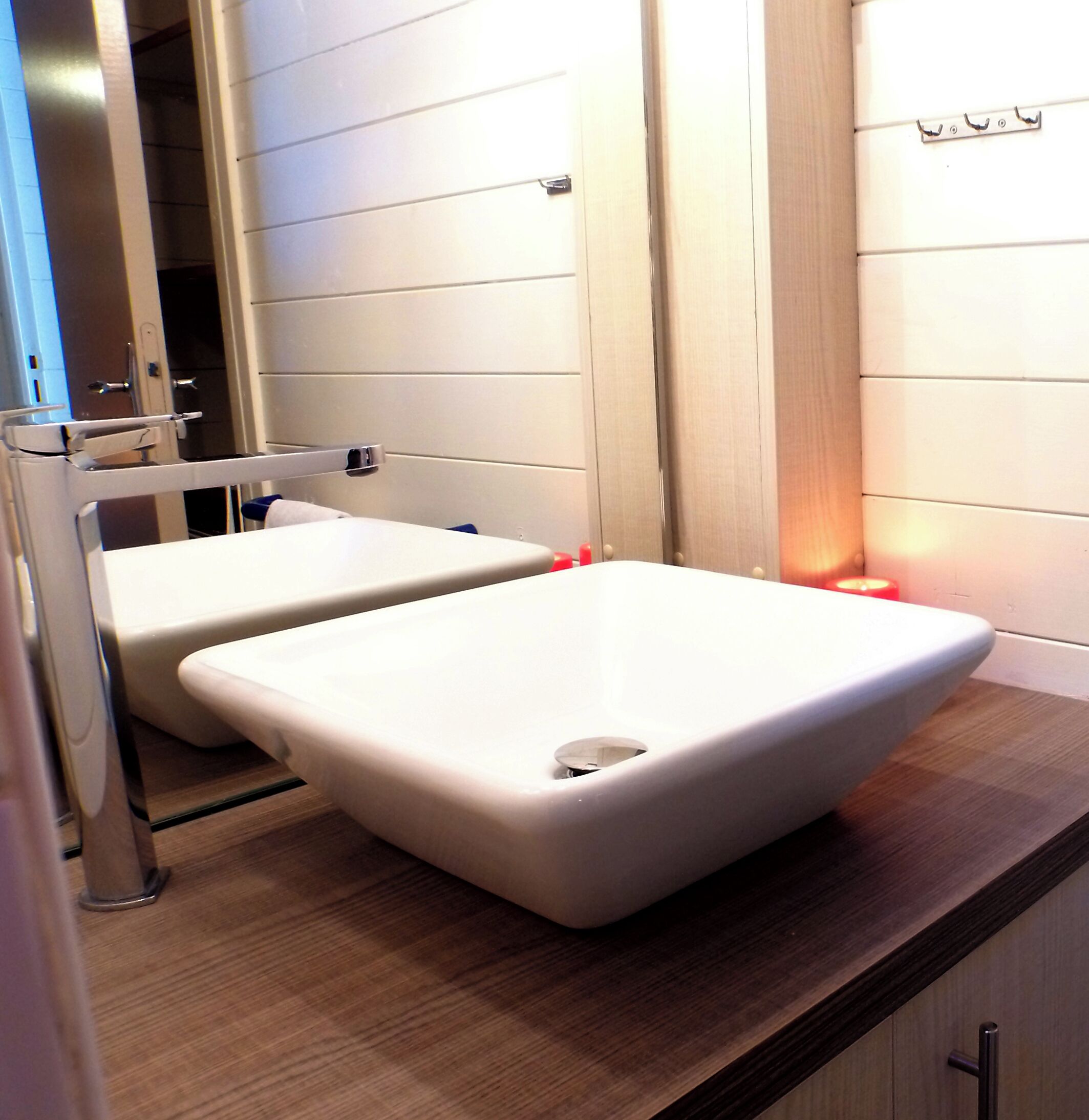 Chalet, 2 slaapkamers (5 Pers) | Badkamer | Een douche, handdoeken