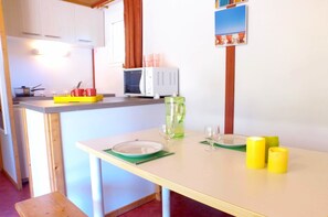 Fridge, microwave, stovetop, electric kettle