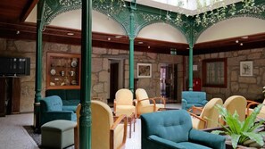 المنشأة من الداخل