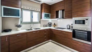 Peti sejuk/penyejuk beku saiz penuh, ketuhar gelombang mikro, ketuhar