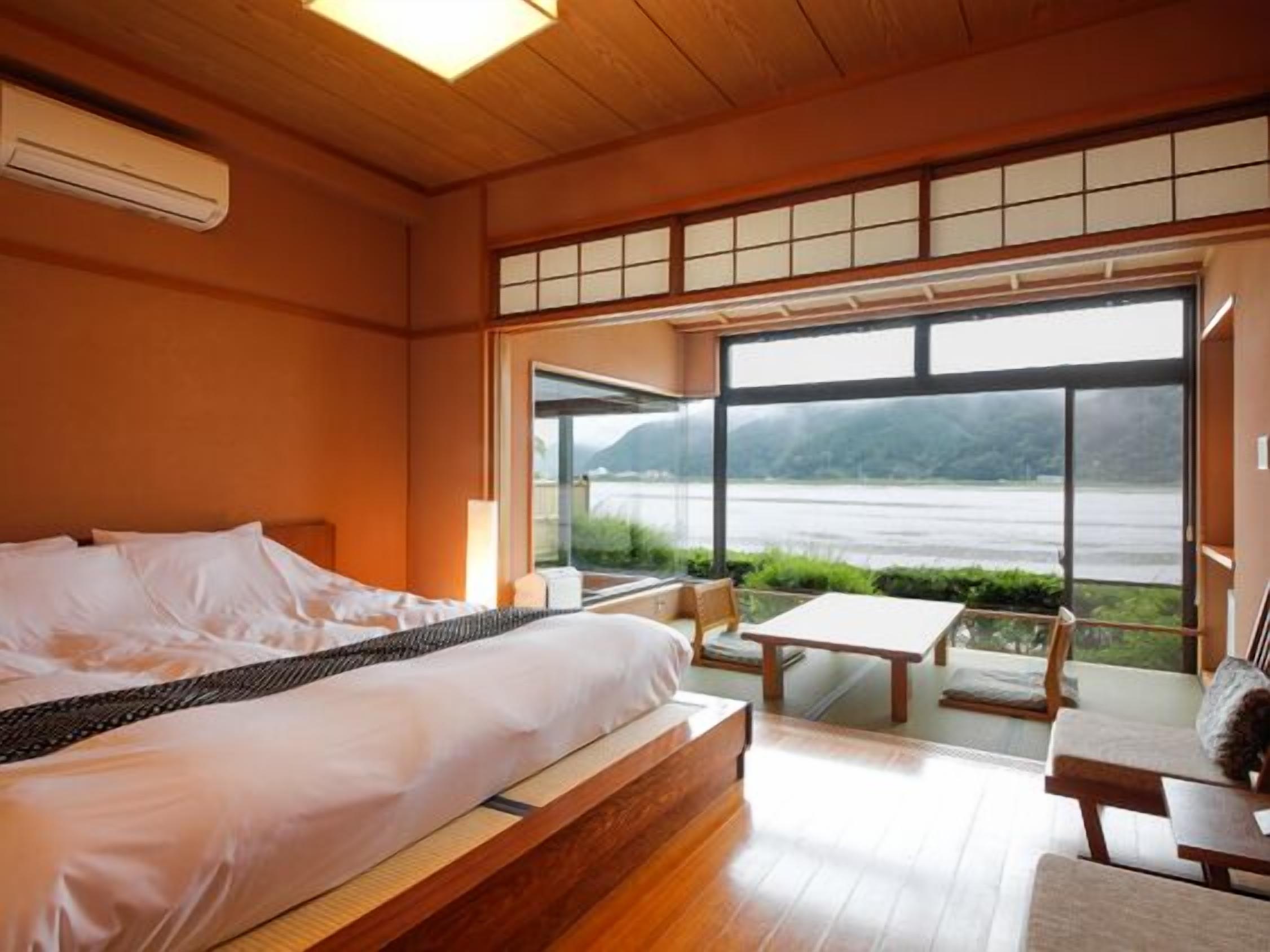 In-room safe, free WiFi
