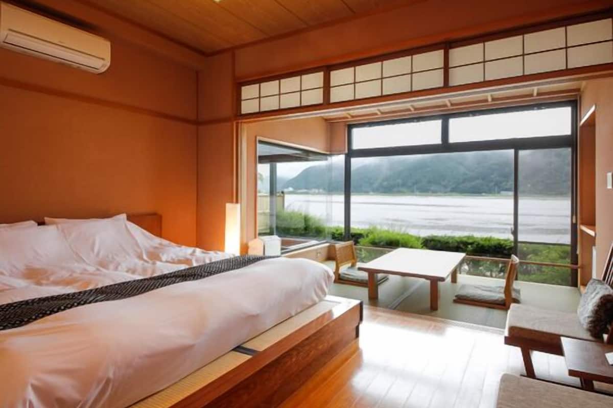 In-room safe, free WiFi