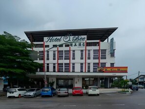 A hotel with a prominent sign reading 'Hotel Bee' and a visible restaurant sign below it. - S Bee Hotel (Johor Bahru)