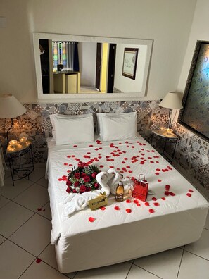 Kamar Grand, 1 kamar tidur, jet tub | Seprai antialergi, tirai kedap cahaya, Wi-Fi gratis, dan seprai linen