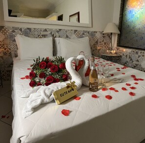 Ropa de cama hipoalergénica, cortinas blackout y wifi gratis