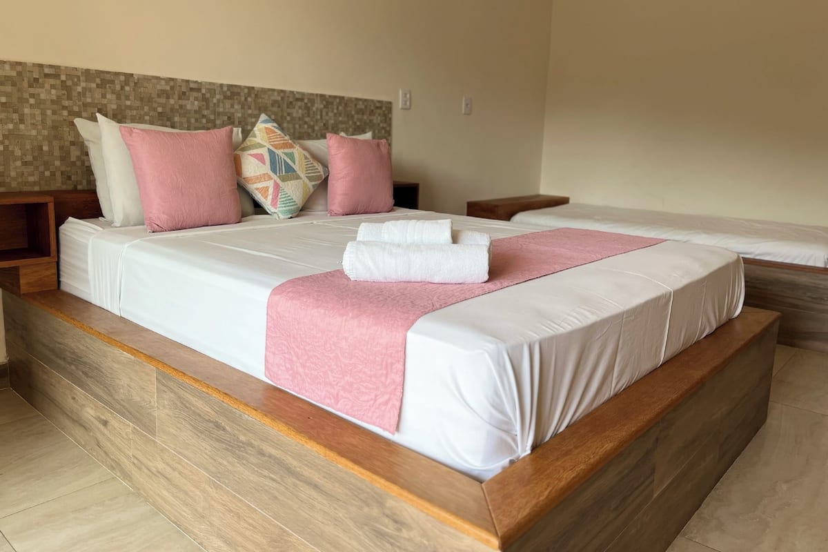SUITE PEROLA LUXO -VISTA PARA A CIDADE | 1 habitación, ropa de cama hipoalergénica y cortinas blackout