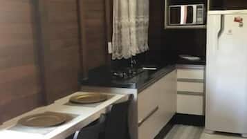 電冰箱、微波爐、爐台、電熱水壺