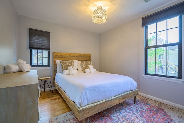 Appartement classique | Literie de qualité, lit avec matelas en mousse à mémoire, décor unique