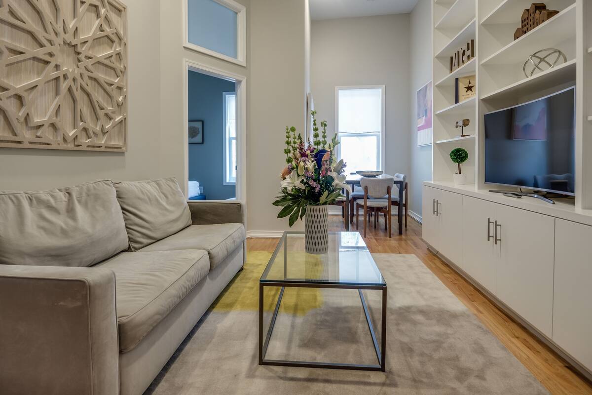 Apartamento luxo, 2 quartos, cozinha | Sala de estar | TV de tela plana, Netflix, filmes pagos, serviços de streaming