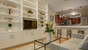 Deluxe Apartment, 2 Bedrooms, Kitchen | Living area