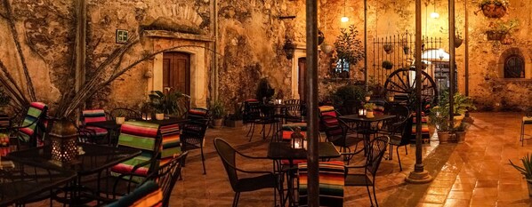 Terrace/patio - Hotel Amor y Paz (Real de Catorce)