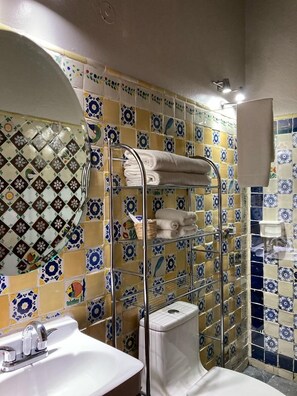 Standard Room (King #2) | Bathroom | Shower, free toiletries, hair dryer, towels - Hotel Amor y Paz (Real de Catorce)