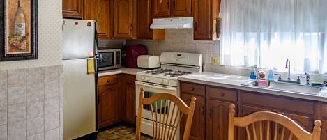 Refrigerador, microondas, horno, placa de cocina