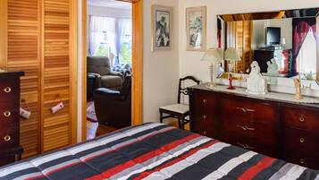 2 bedrooms, desk, iron/ironing board, free WiFi