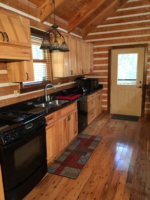 Fridge, microwave, oven, stovetop - Log Home Guest House (Ocklawaha)