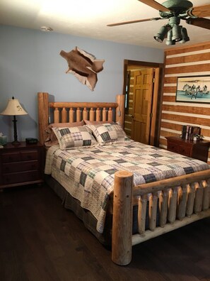 2 bedrooms, iron/ironing board, free WiFi, bed sheets - Log Home Guest House (Ocklawaha)