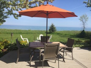 Outdoor dining - Large Unique & Artistic Lake Michigan Beachfront House with Awesome Game Room (Oostburg)