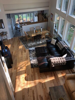 TV, fireplace, DVD player, table football - Large Unique & Artistic Lake Michigan Beachfront House with Awesome Game Room (Oostburg)