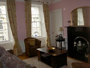 Flat-screen TV, fireplace, DVD player, books