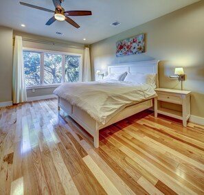 3 bedrooms, iron/ironing board, travel cot, WiFi