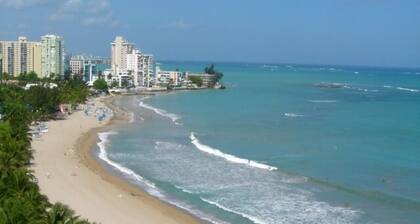 CARIBBEAN PARADISE 1 BEDROOM! Walk to the Beach.