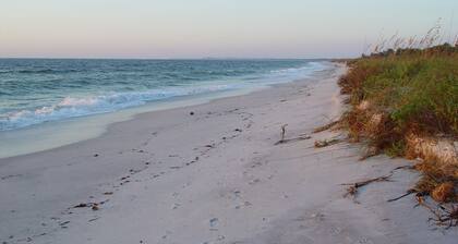 North Captiva Island Beach House/60 Second Walk to 4 Miles of Awesome Beaches