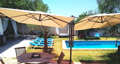 Finca pour 2 à 5 personnes, wifi, piscine privée, barbecue, à 10 minutes de la plage