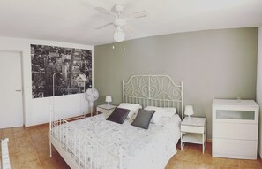 3 chambres, fer et planche à repasser, lit parapluie, Wi-Fi gratuit