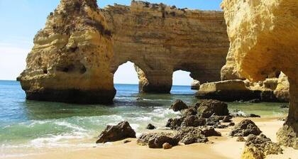 Large private villa, saltwater pool, great holiday in the Algarve