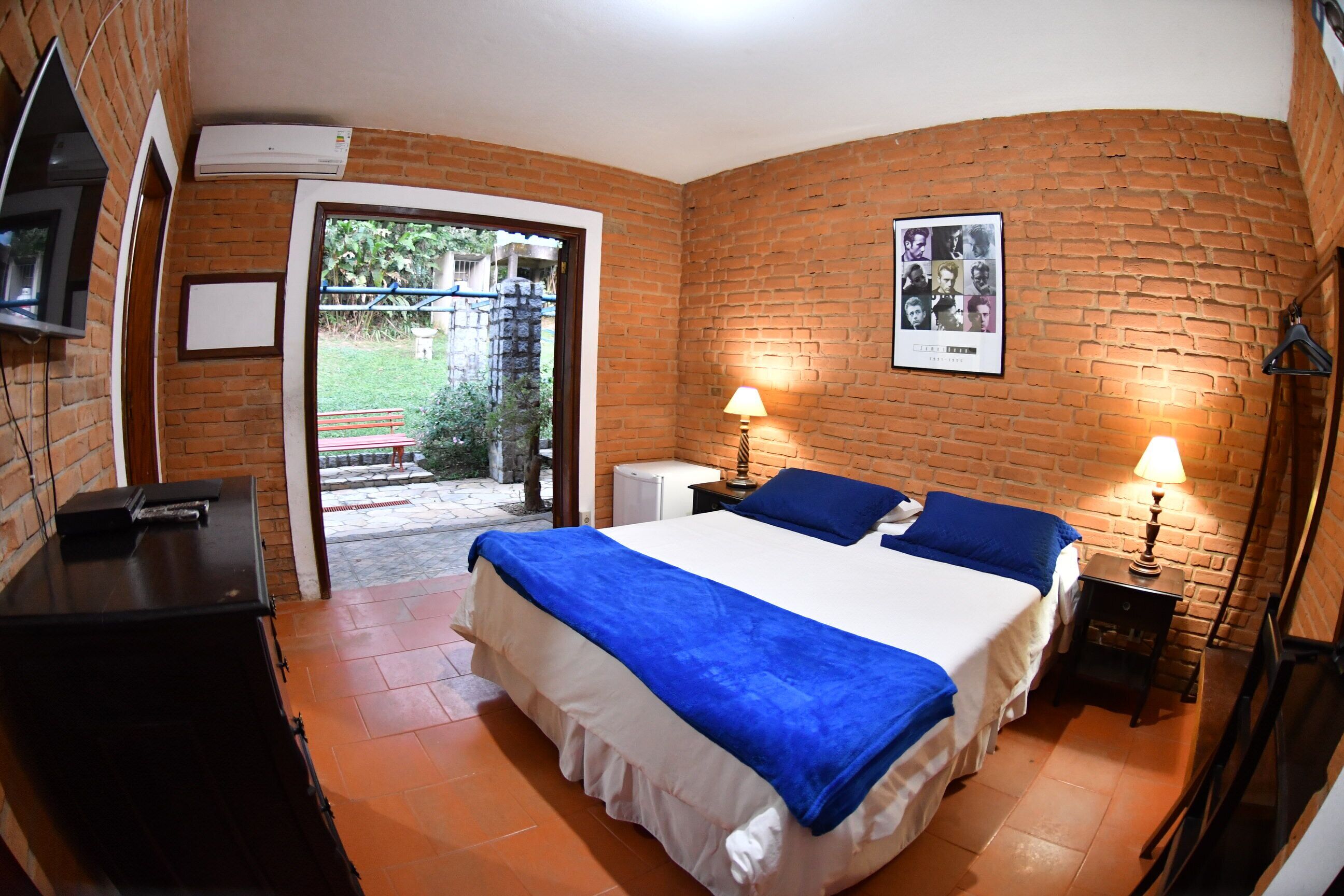 standard double room | minibar, wifi, bed sheets