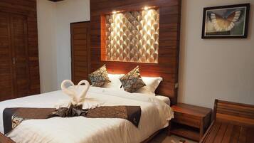 Superior King Room | Minibar, desk, rollaway beds, free WiFi
