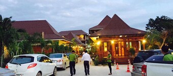 Khum Sai Ngam Hotel & Resort