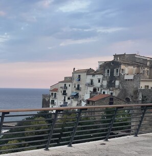 Property grounds - Sperlonga-Itri Villa 8 bedroom with swimming pool in private garden (Itri)