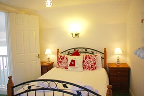 1 slaapkamer, een strijkplank/strijkijzer, gratis wifi, beddengoed