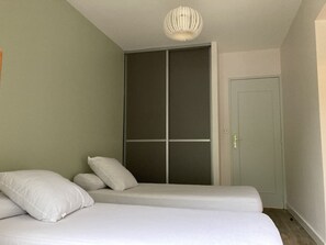 2 bedrooms, iron/ironing board, free WiFi, wheelchair access