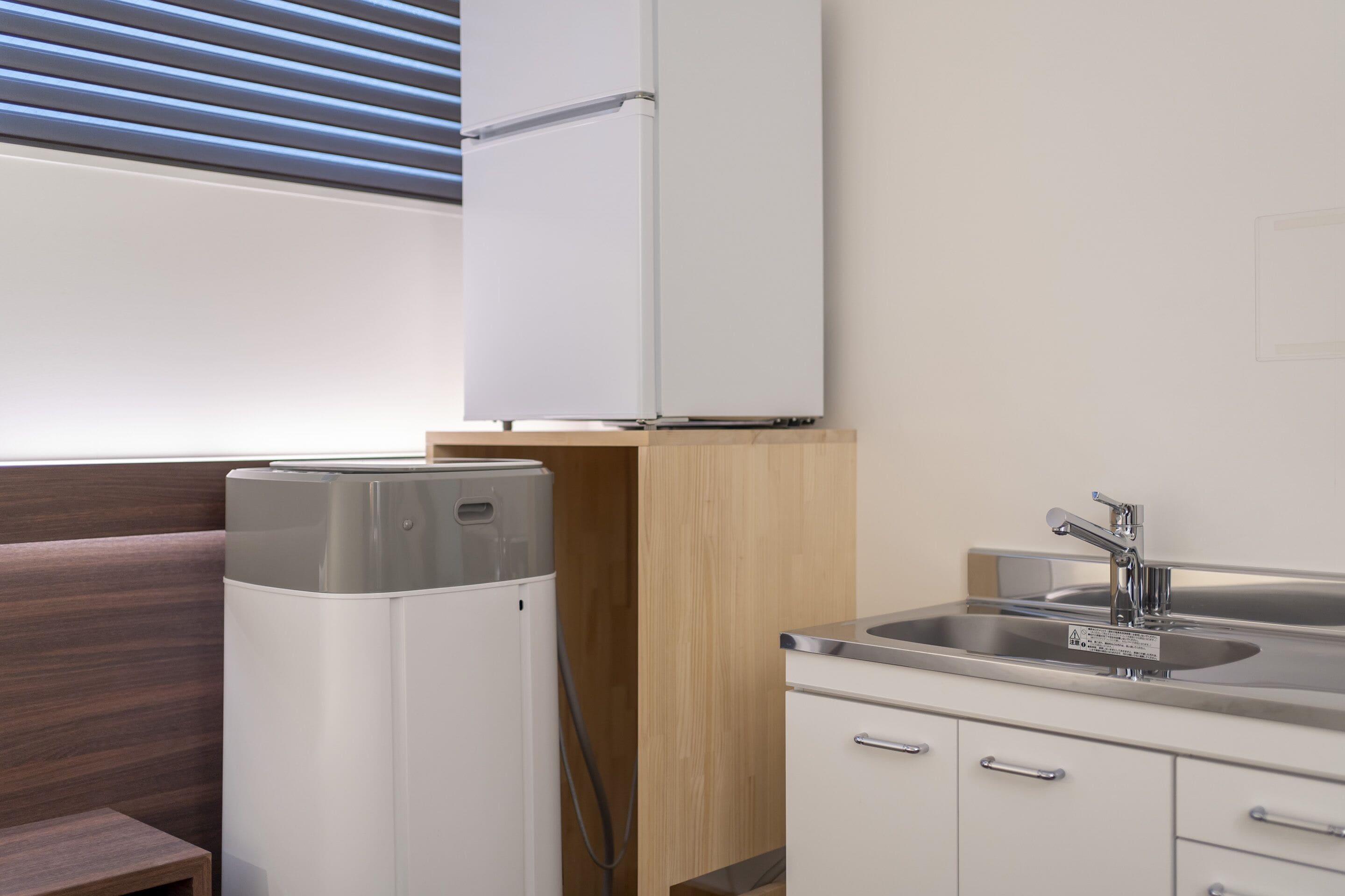 single room, non smoking, kitchenette | iron/ironing board, free wifi, bed sheets