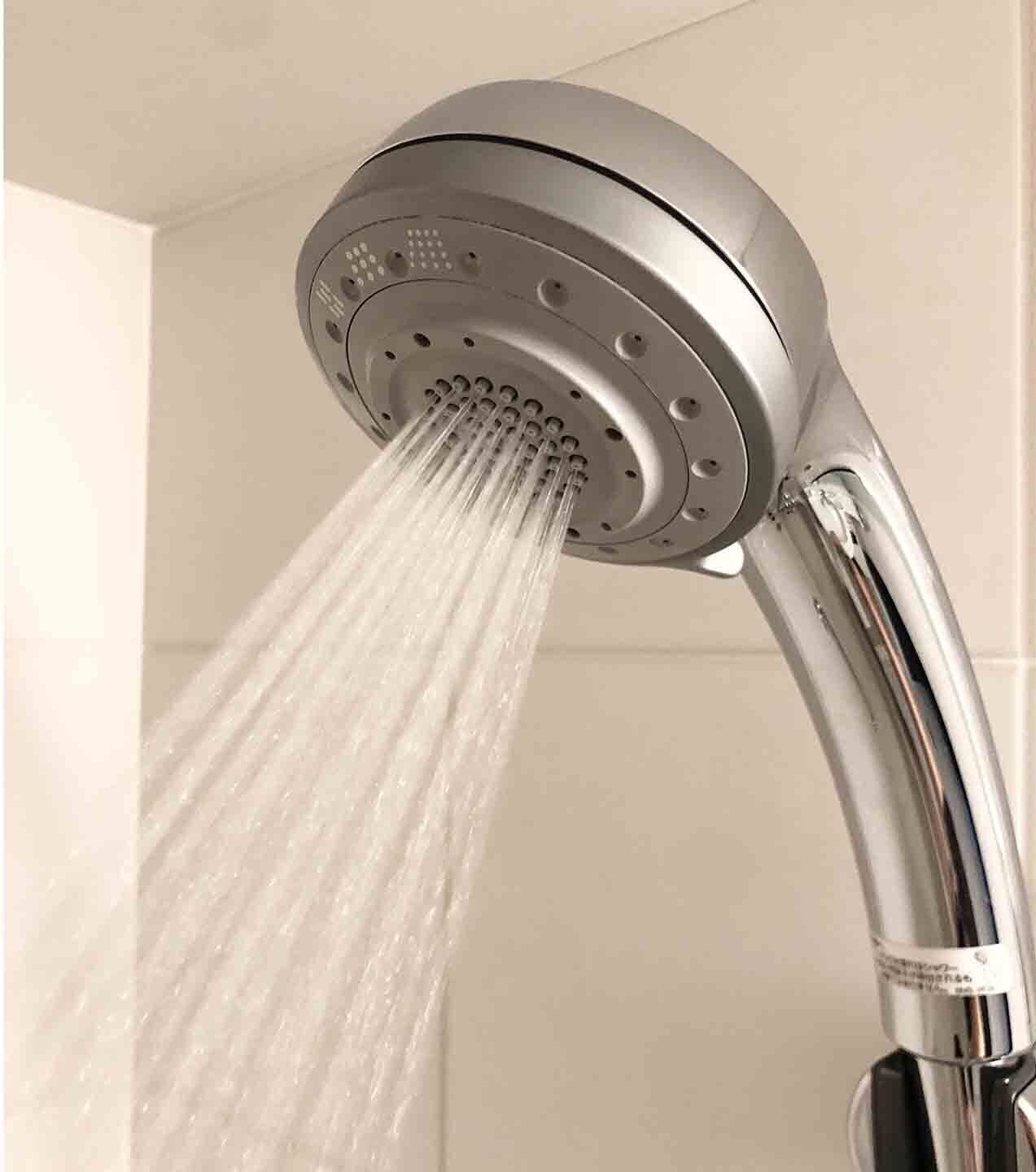 combined shower/bathtub, free toiletries, hair dryer, slippers