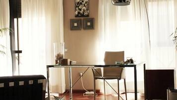 Smart-tv, een dvd-speler, boeken en een filmbibliotheek