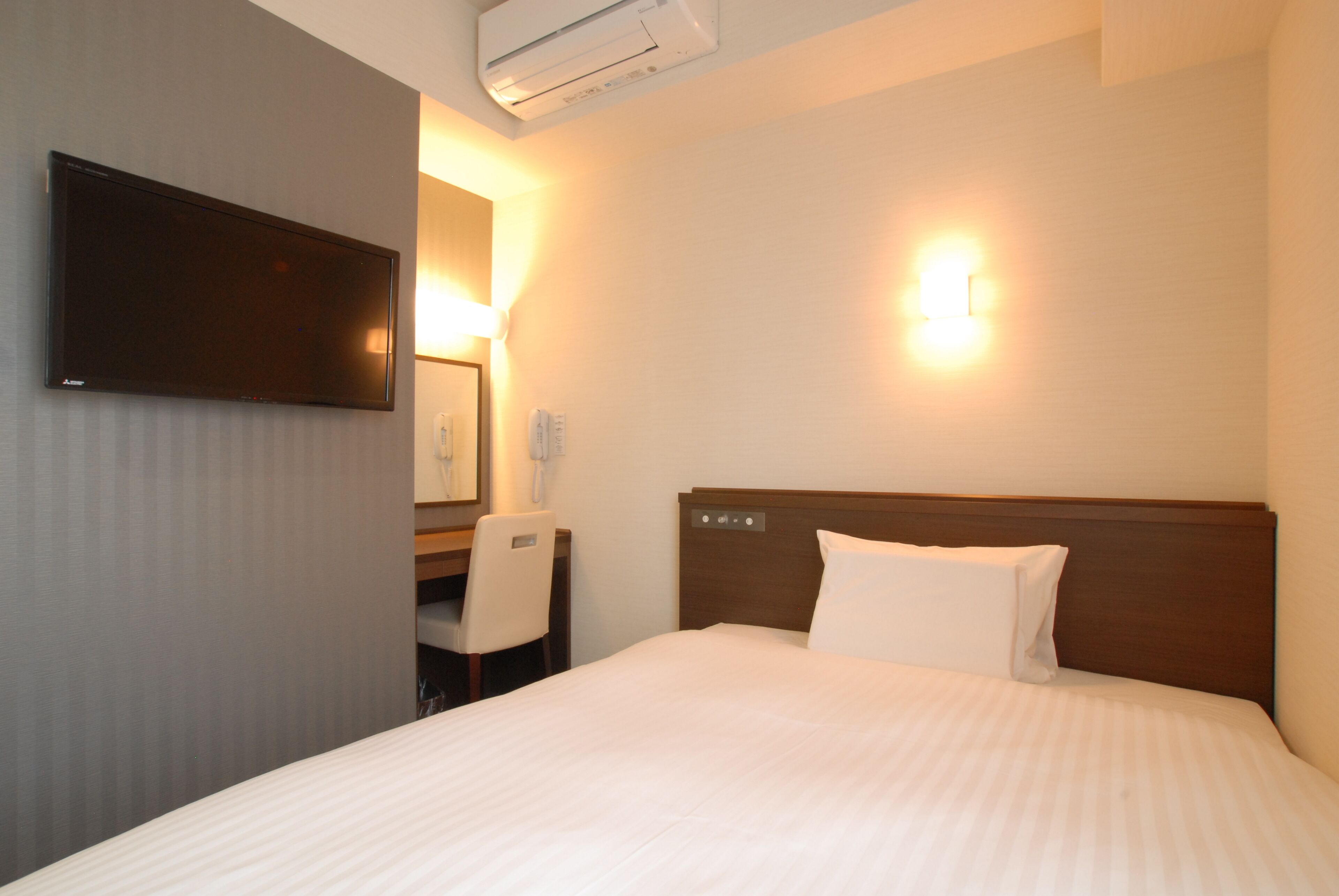 デスク、ノートパソコン用作業スペース、防音設備、WiFi (無料)